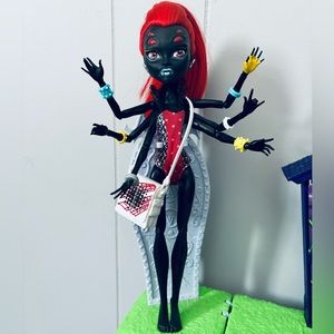 I Heart Fashion; Wydowna Spider